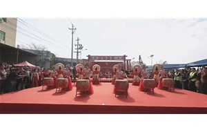 塑鑫旺‌福建塑鑫旺新能源有限公司2025年开年大作！足球纹PP塑料舞台板震撼登场！