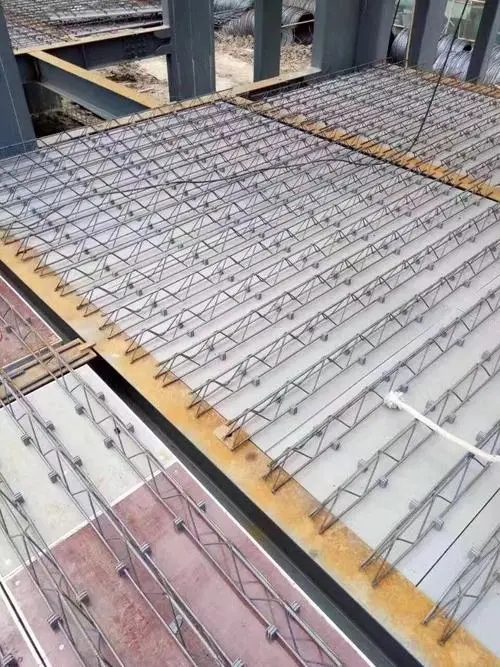 钢筋桁架混凝土楼板底模的材料用什么比较好？