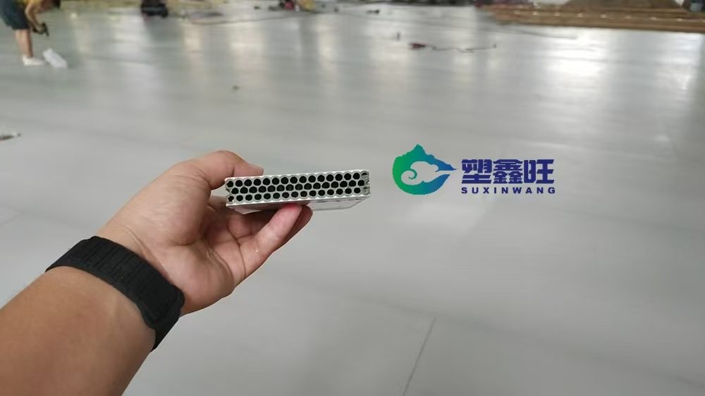 为何羽毛球馆钟情塑鑫旺PP中空板作为羽毛球馆地面毛板？